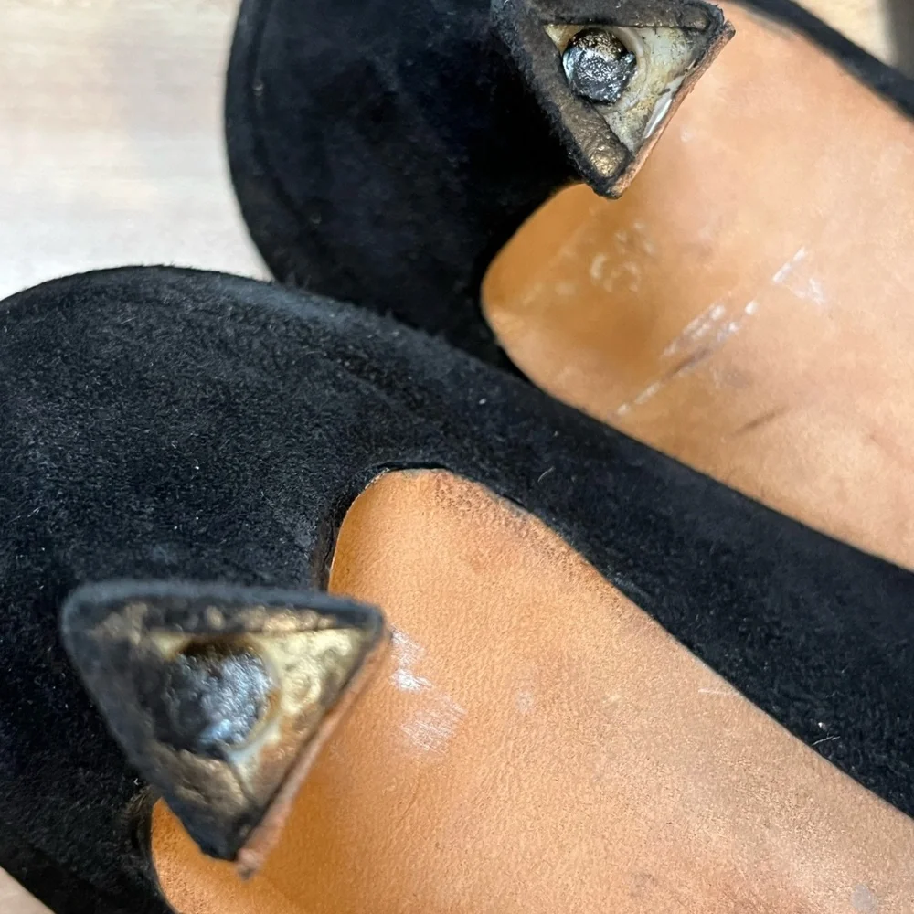 Manolo Blahnik Suede Pumps  38.5
